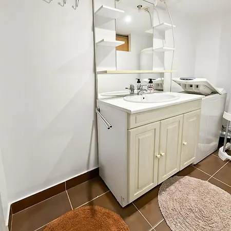 Ancien Moulin Renove, Terrasse Au Bord De L Eau Aurillac