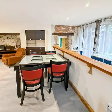 Ancien Moulin Renove, Terrasse Au Bord De L Eau Aurillac