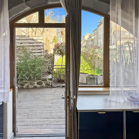 Holiday home Ancien Moulin Renove, Terrasse Au Bord De L Eau Aurillac