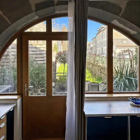 Holiday home Ancien Moulin Renove, Terrasse Au Bord De L Eau Aurillac