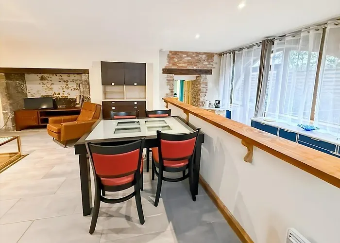 Ancien Moulin Renove, Terrasse Au Bord De L Eau Aurillac