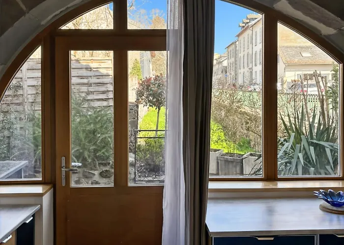 Holiday home Ancien Moulin Renove, Terrasse Au Bord De L Eau Aurillac