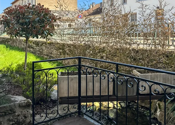 Holiday home Ancien Moulin Renove, Terrasse Au Bord De L Eau *